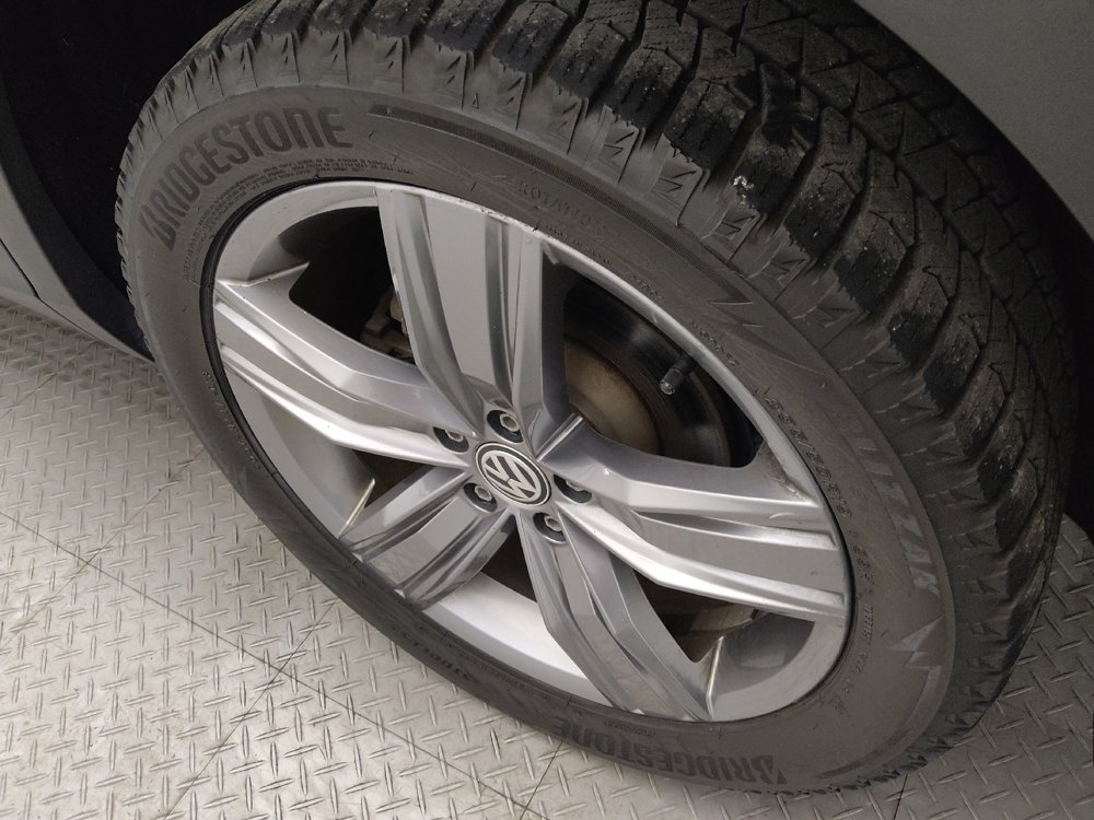 Used 2019 Volkswagen Tiguan SEL Premium image 31