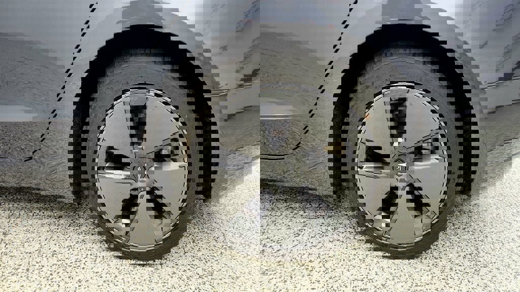 Used 2023 Tesla Model 3 Standard Range image 9