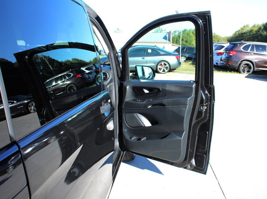 Used 2018 Mercedes-Benz Metris Passenger image 20