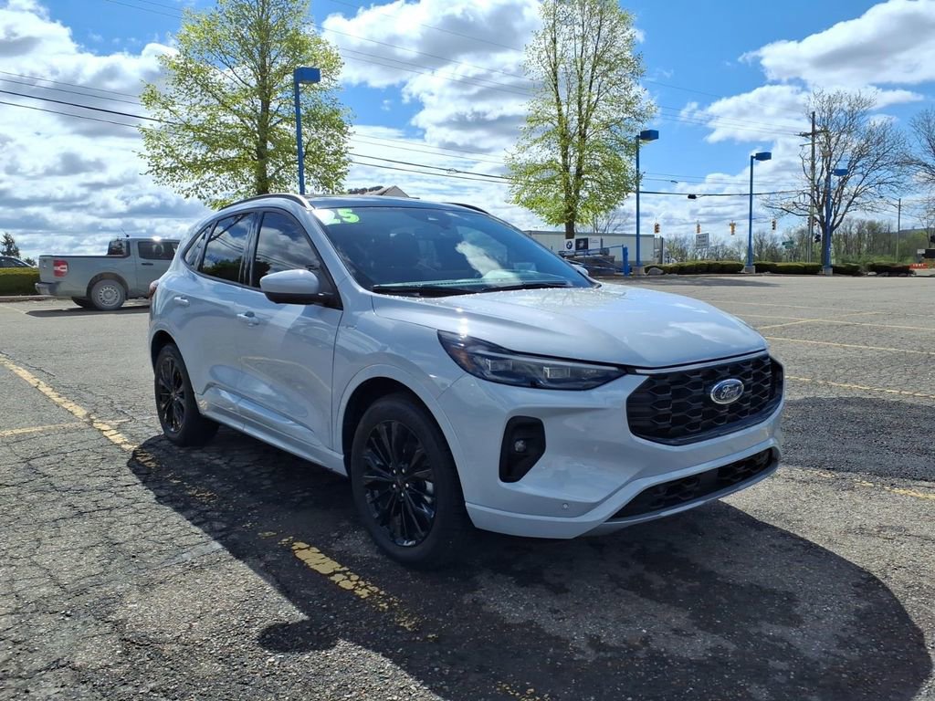 Used 2025 Ford Escape ST-Line Elite w/ Premium Technology Package AWD/4WD image 3