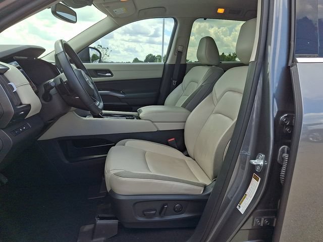 Used 2022 Nissan Pathfinder SL AWD/4WD image 16