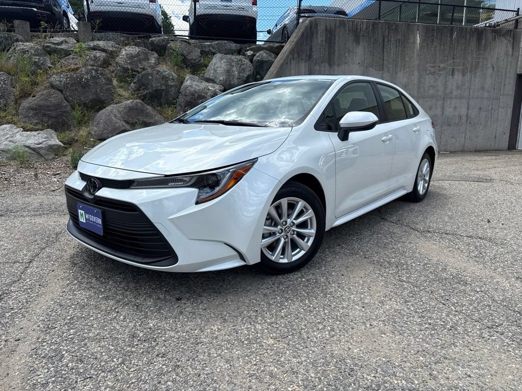 Used 2023 Toyota Corolla LE w/ LE Premium Package FWD image 2