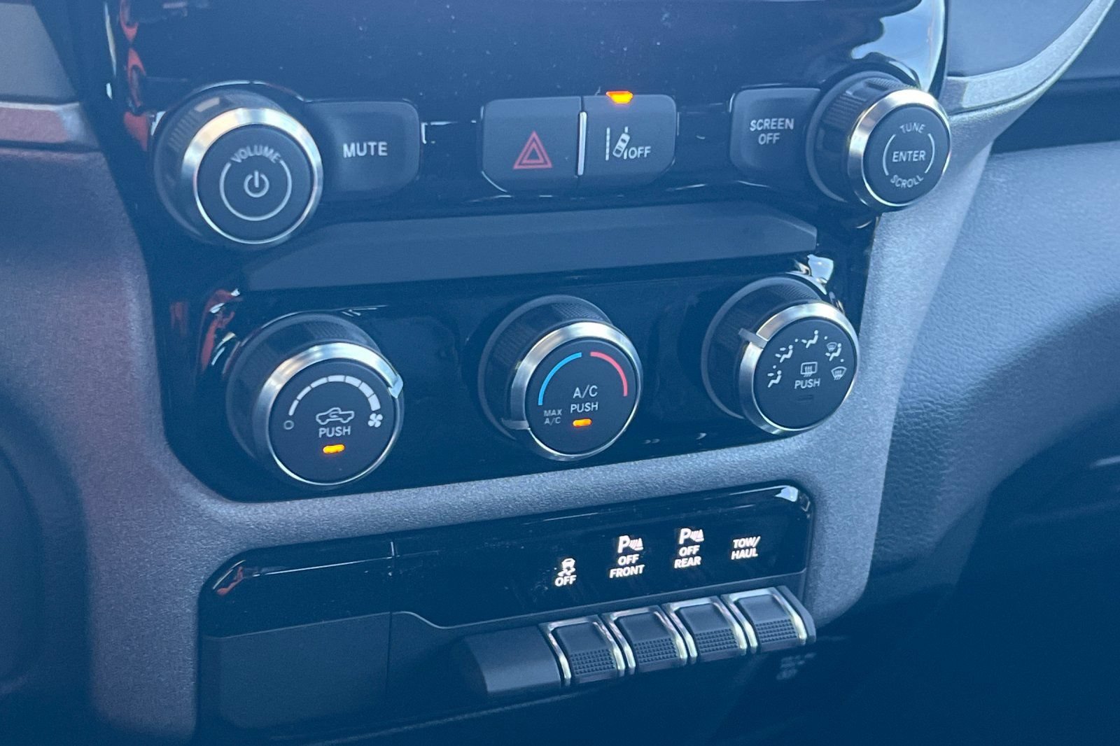 New 2026 RAM 1500 Warlock AWD/4WD image 18