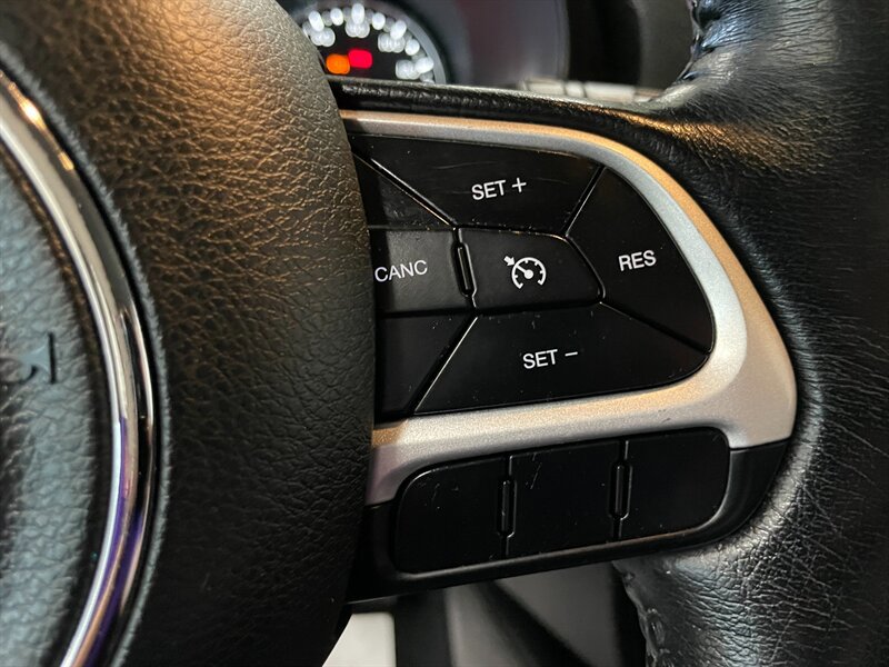 Used 2020 Jeep Renegade Latitude w/ Cold Weather Group AWD/4WD image 12