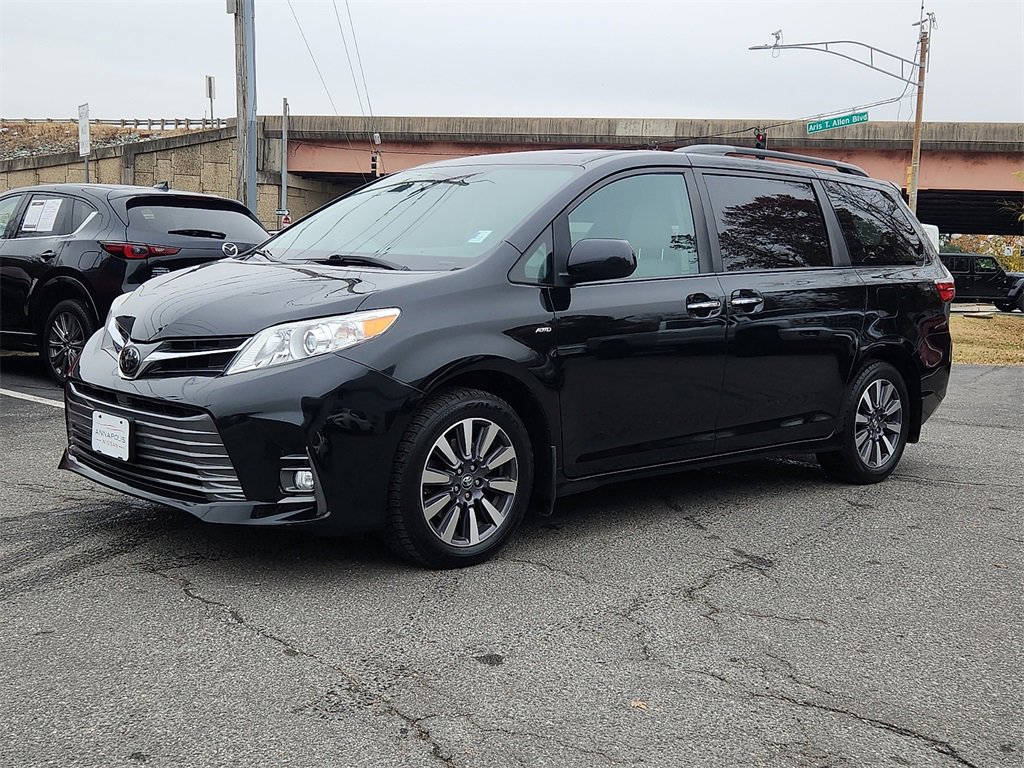 Used 2020 Toyota Sienna XLE video 3
