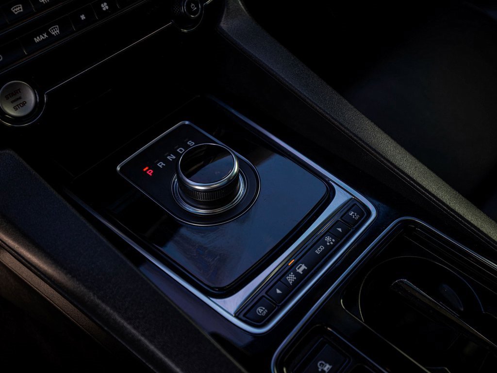 Used 2020 Jaguar F-PACE Premium image 23