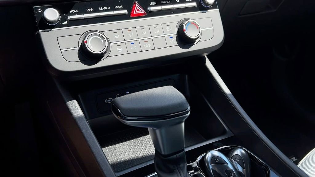 Used 2025 Hyundai Santa Cruz SE image 31