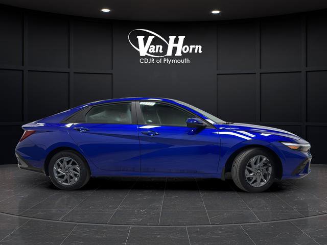 Used 2024 Hyundai Elantra SEL image 2