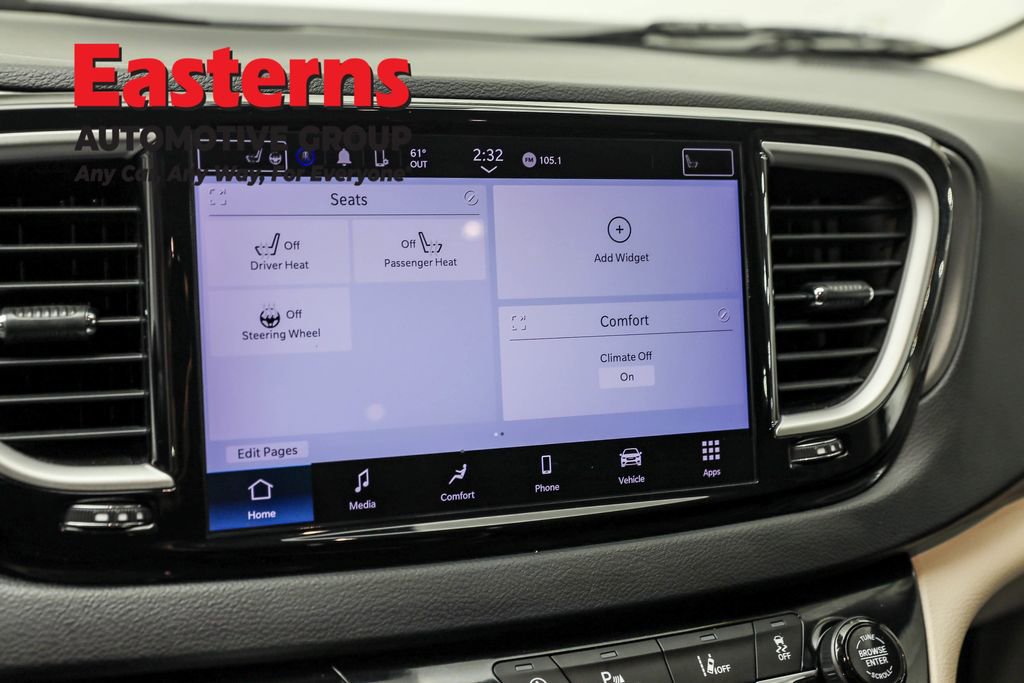 Used 2023 Chrysler Pacifica Touring-L image 19