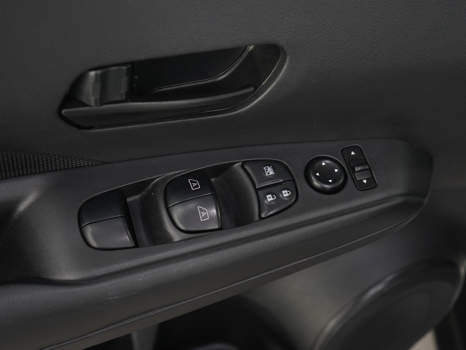 Used 2024 Nissan Kicks S FWD image 19