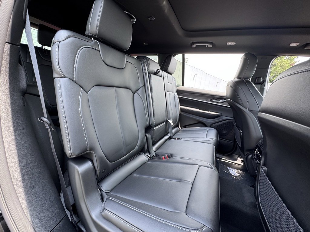 New 2025 Jeep Grand Cherokee L Limited w/ Black Appearance Package image 19