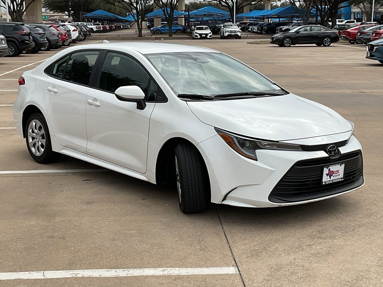 Used 2025 Toyota Corolla LE image 4