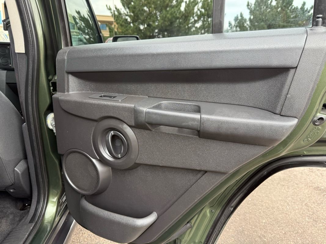 Used 2008 Jeep Commander Sport image 19