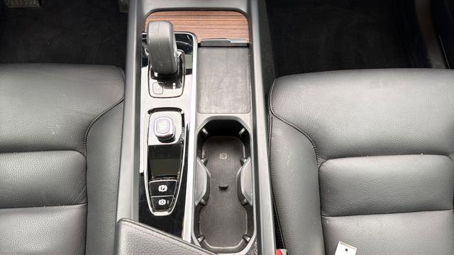 Used 2022 Volvo XC60 B5 Momentum AWD/4WD image 8
