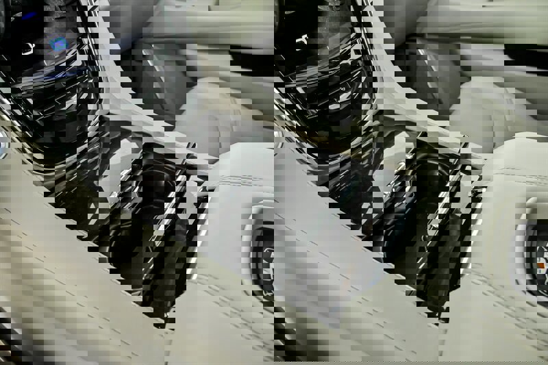 Used 2015 Cadillac Escalade Premium image 35