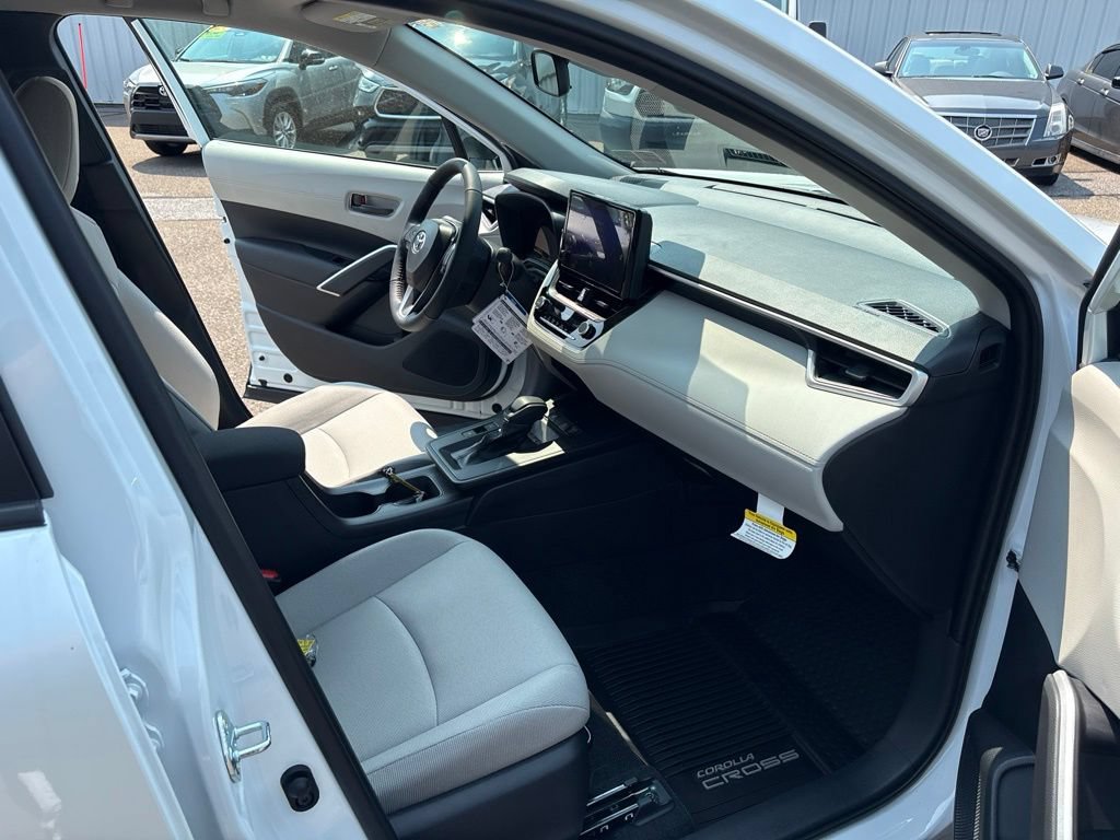 Used 2026 Toyota Corolla Cross LE AWD/4WD image 18