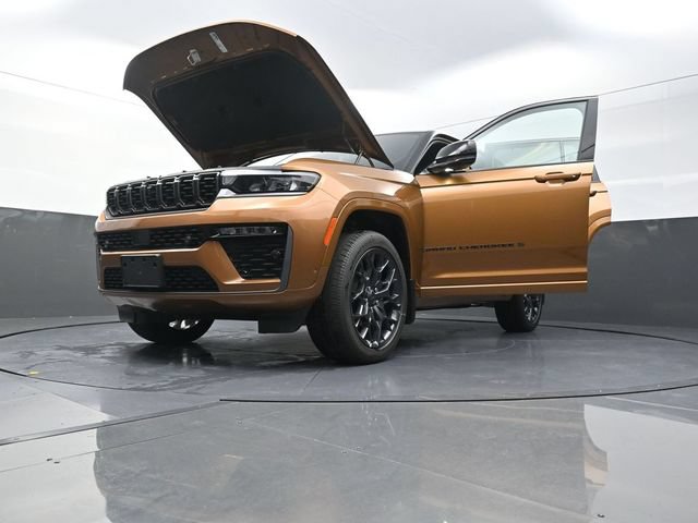 New 2026 Jeep Grand Cherokee Summit w/ Obsidian Package AWD/4WD image 37