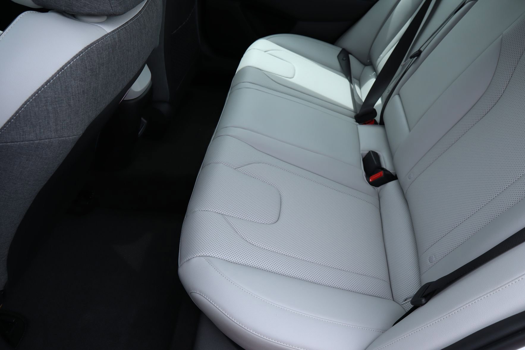 New 2026 Hyundai Elantra Limited FWD image 19