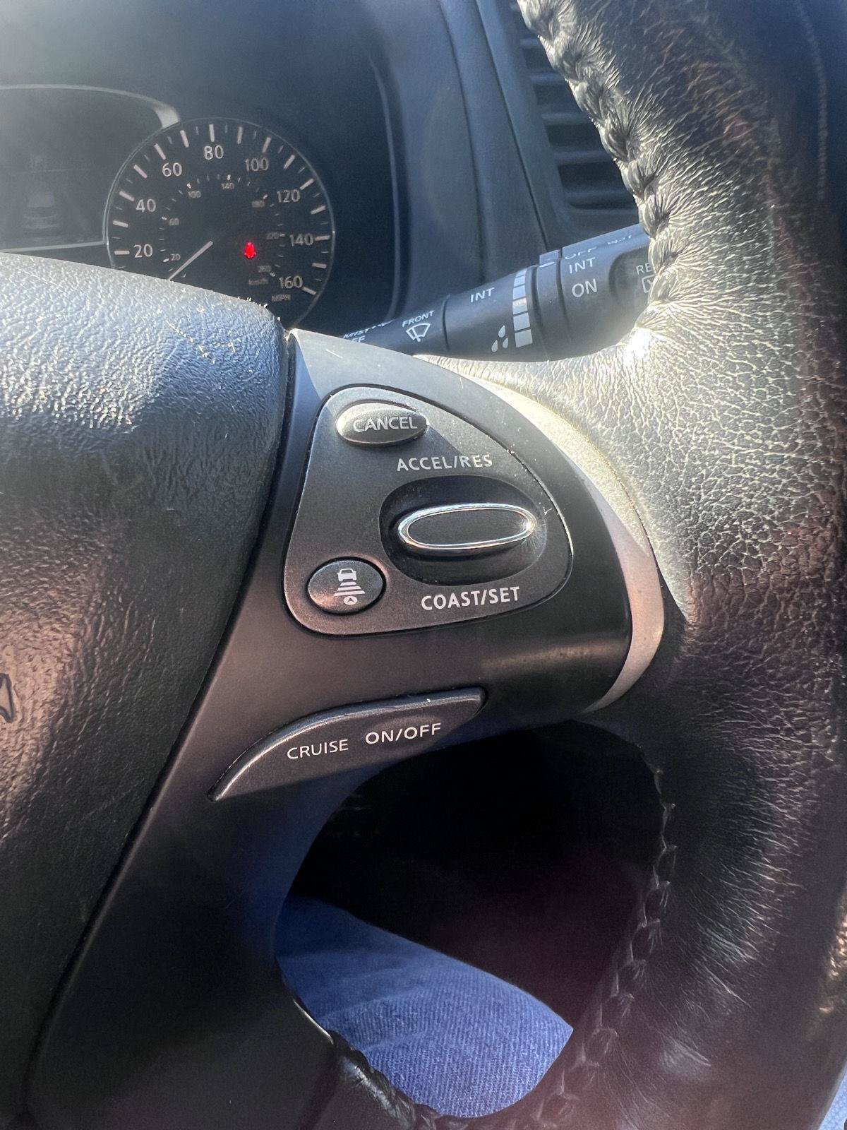 Used 2018 Nissan Pathfinder SL FWD image 7
