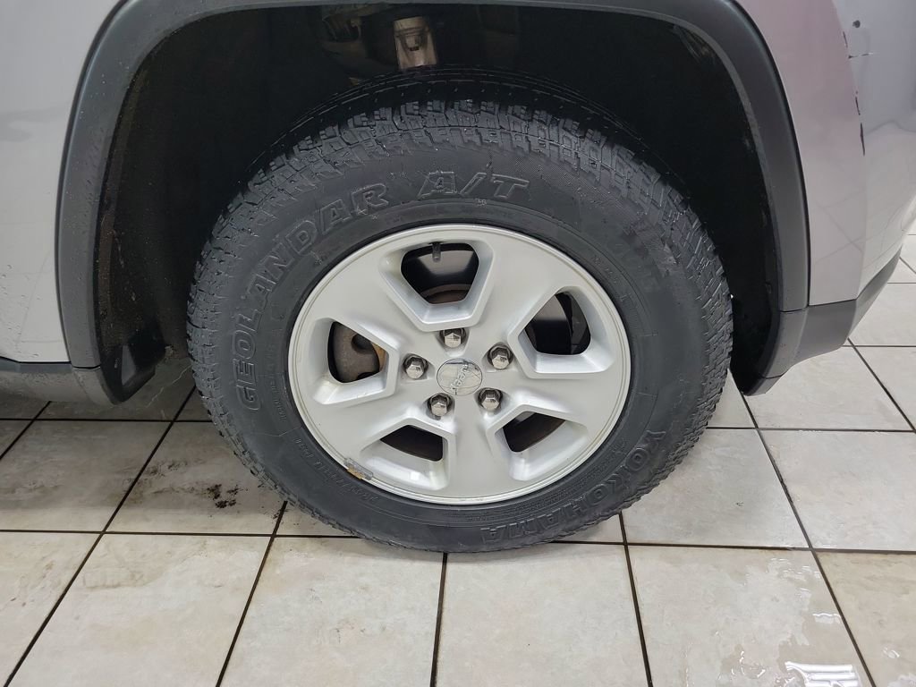 Used 2016 Jeep Grand Cherokee Laredo w/ Quick Order Package 23E image 52