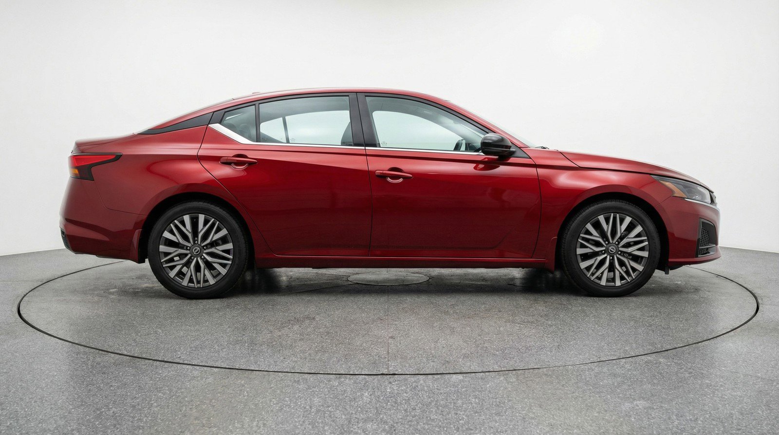 Used 2025 Nissan Altima 2.5 SV FWD image 11