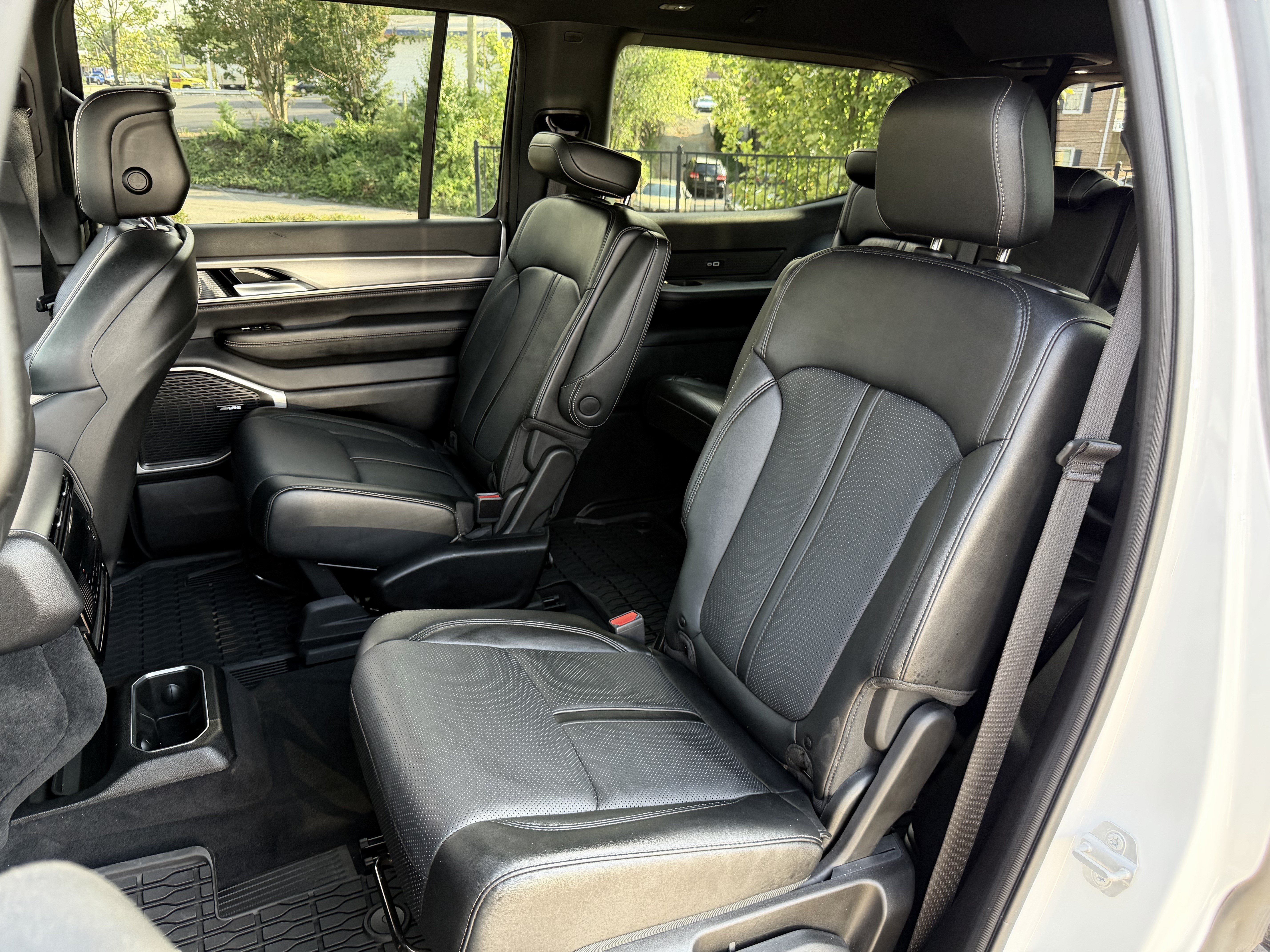 Used 2025 Jeep Wagoneer Series II RWD image 32
