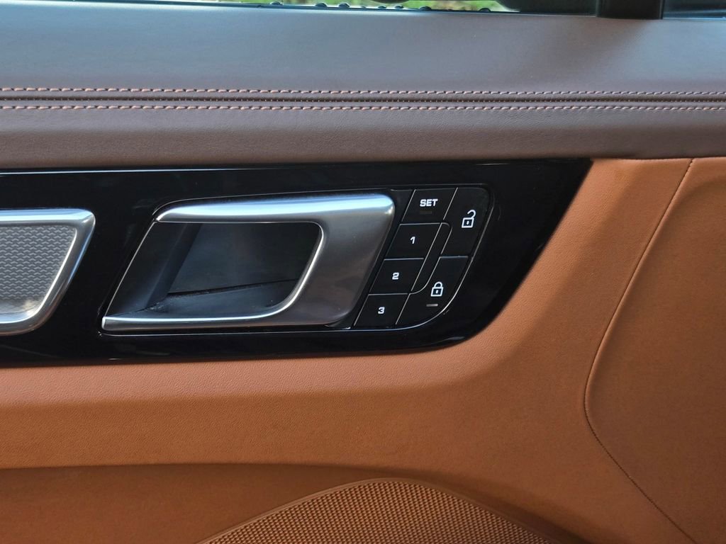 Used 2023 Porsche Cayenne Platinum Edition w/ Premium Package Plus (PIA) image 16