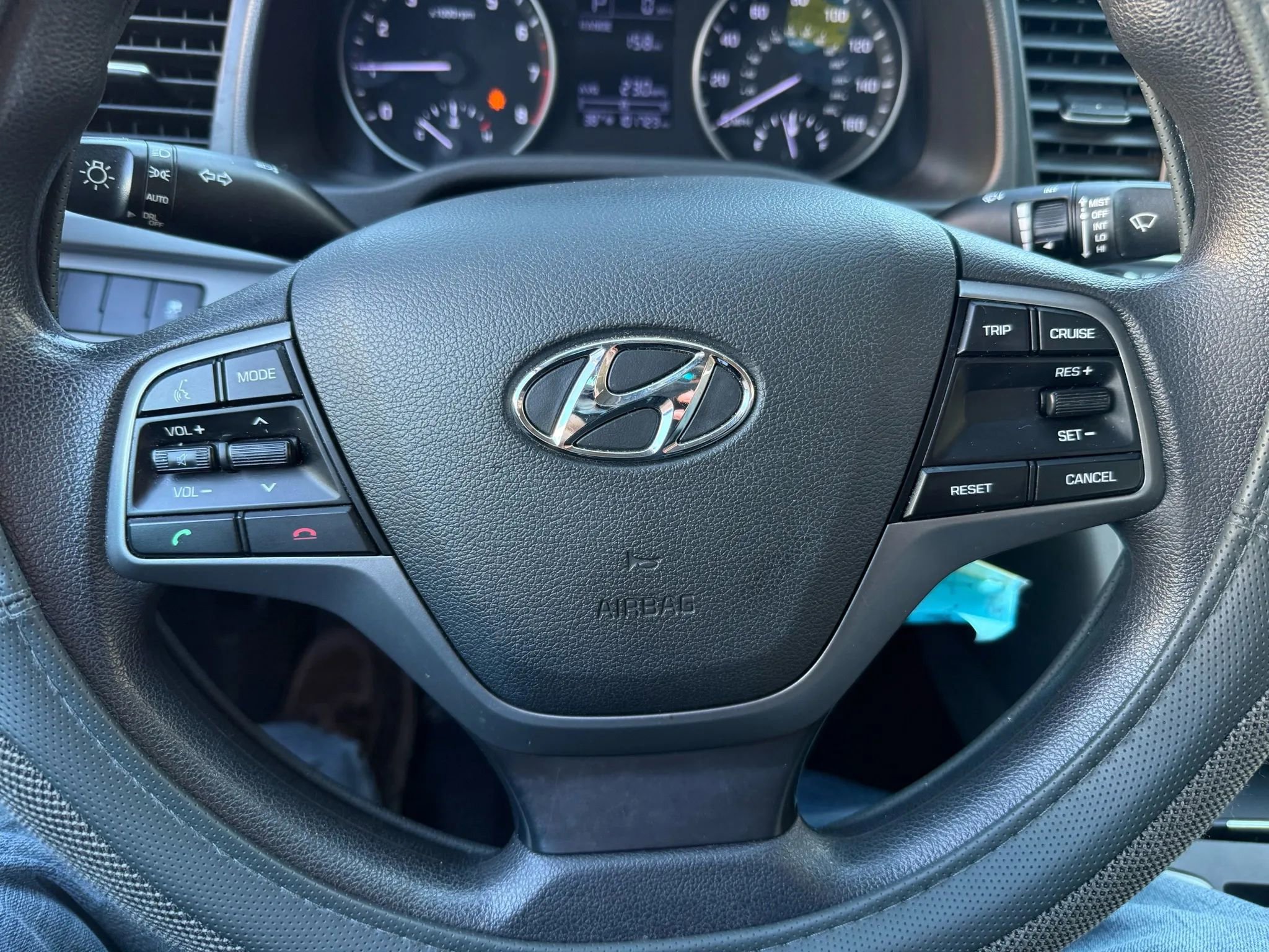 Used 2017 Hyundai Elantra SE image 11