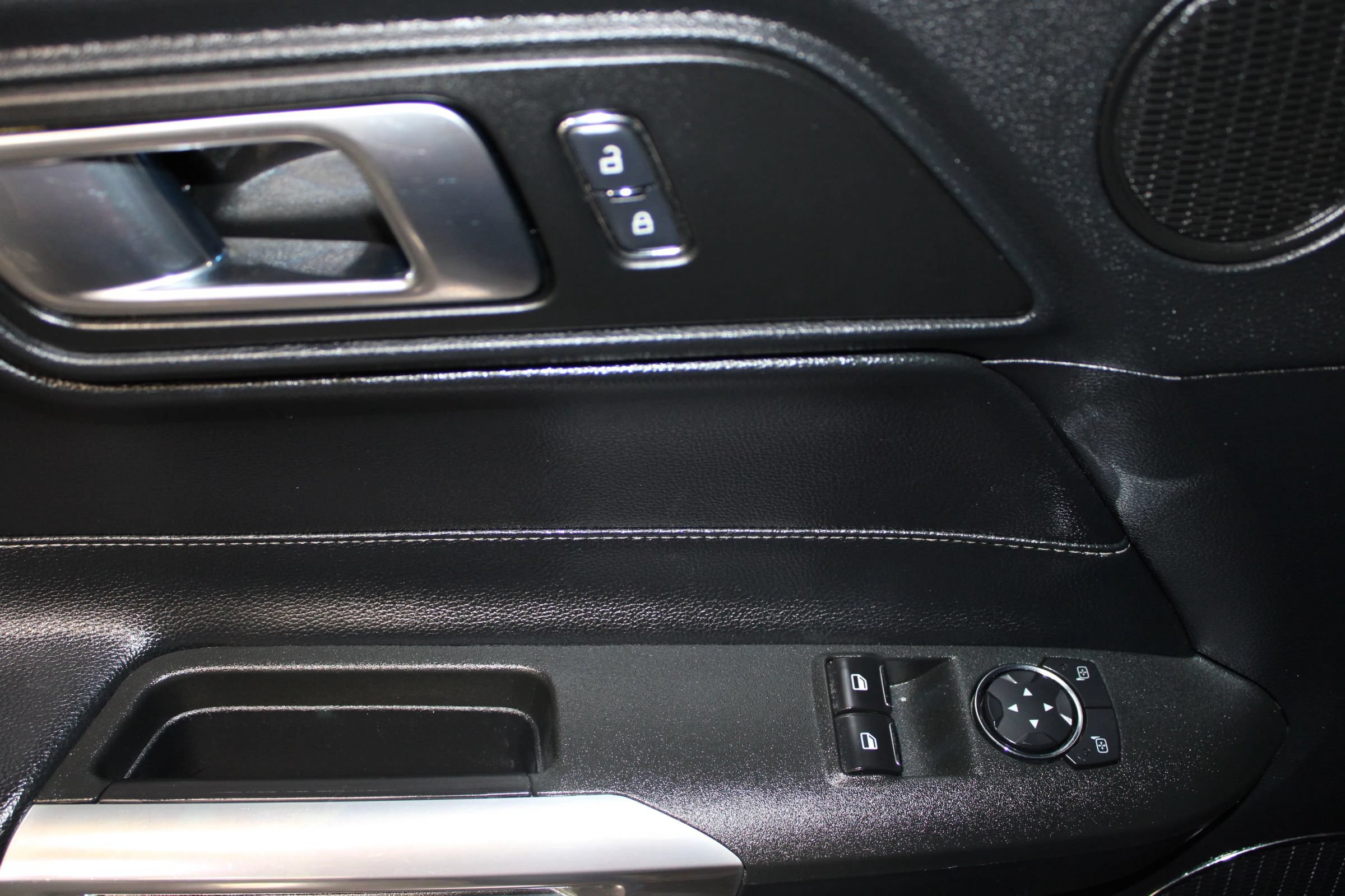 Used 2018 Ford Mustang Premium w/ Enhanced Security Package RWD image 10