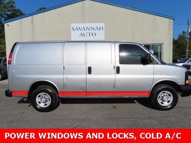 Used 2015 Chevrolet Express 2500 image 2
