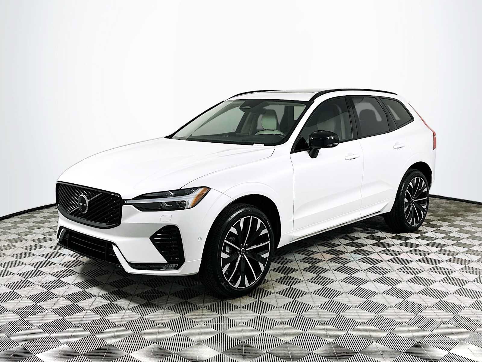 New 2026 Volvo XC60 B5 Ultra w/ Climate Package PRO AWD/4WD image 3