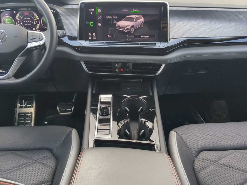 Certified 2025 Volkswagen Atlas Peak Edition SE AWD/4WD image 17