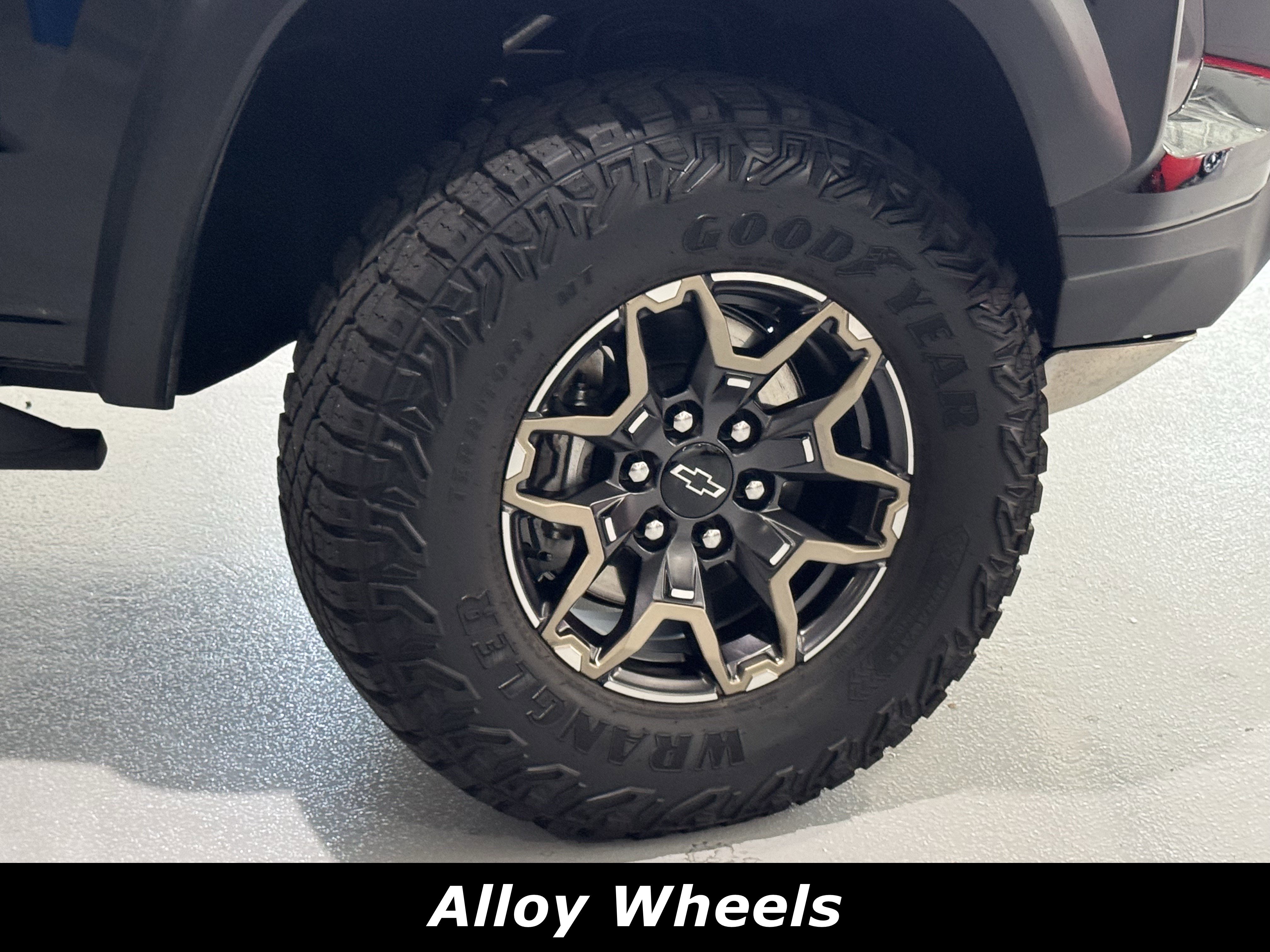 Used 2024 Chevrolet Colorado ZR2 w/ Technology Package image 14