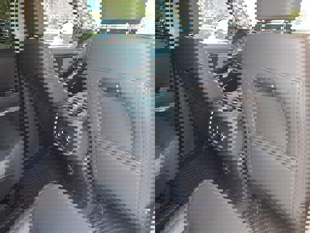 Used 2025 Ford Expedition Active image 14