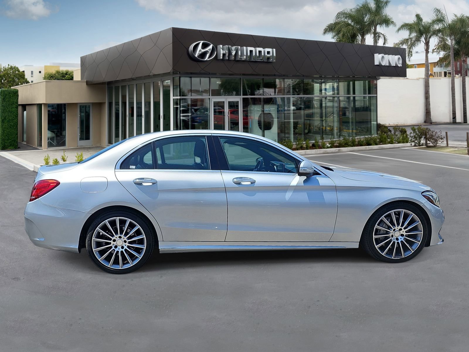 Used 2015 Mercedes-Benz C 400 4MATIC image 2