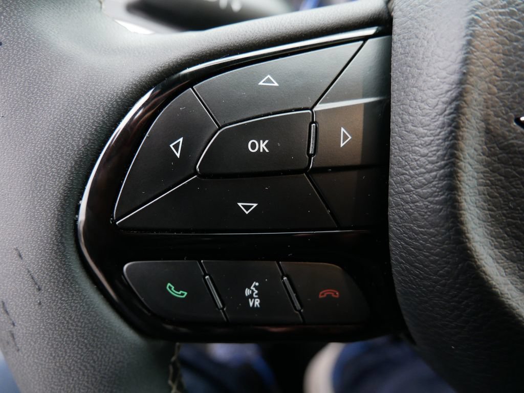 Used 2025 Chrysler Pacifica Limited FWD image 27