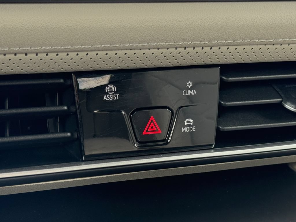 Used 2024 Volkswagen Atlas SE FWD image 17