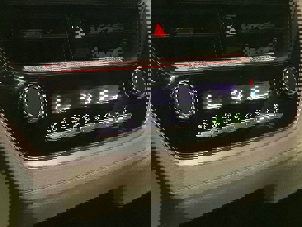 Used 2026 Toyota Corolla Cross L image 22