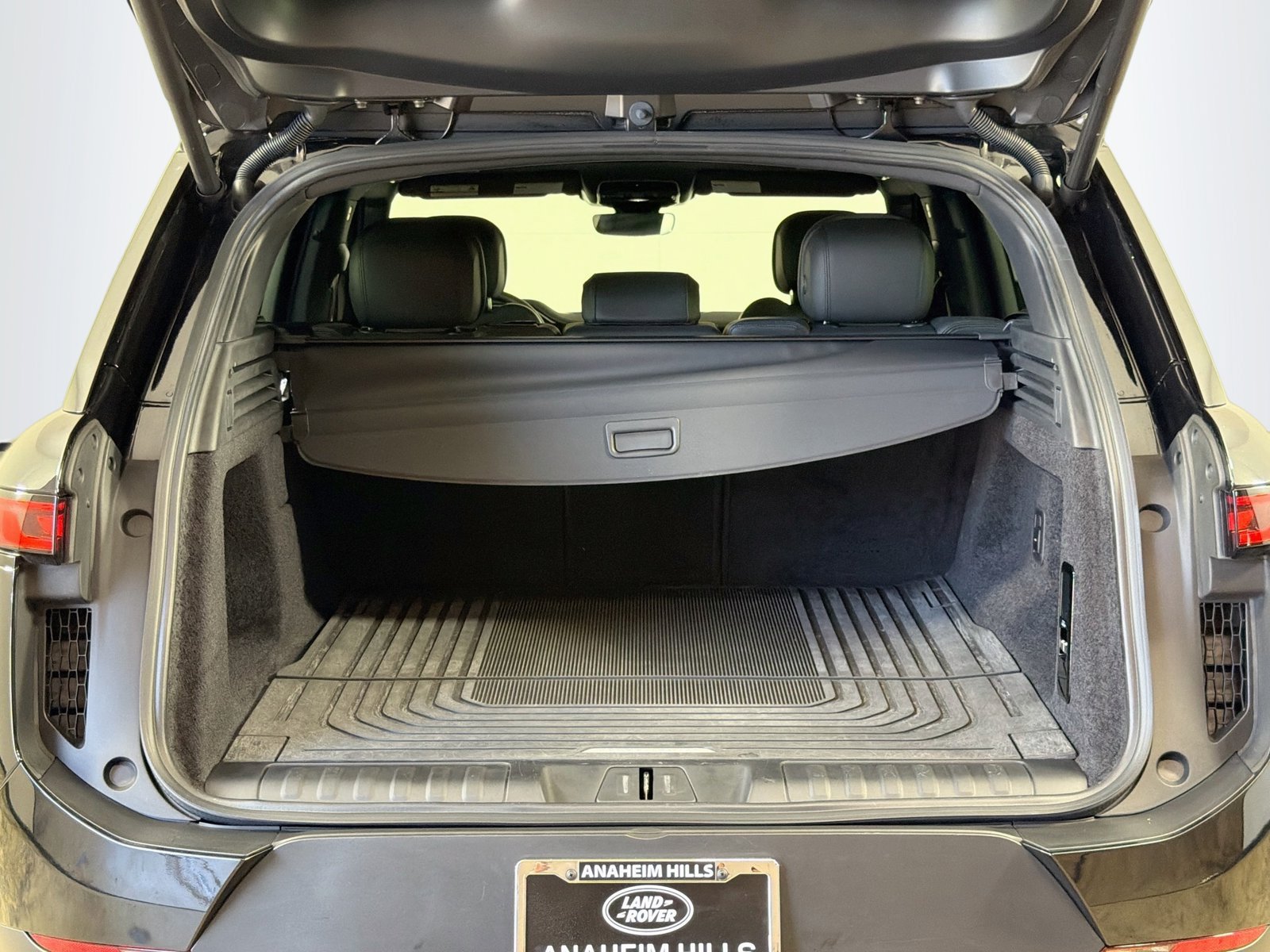 Used 2024 Land Rover Range Rover Sport SE AWD/4WD image 29