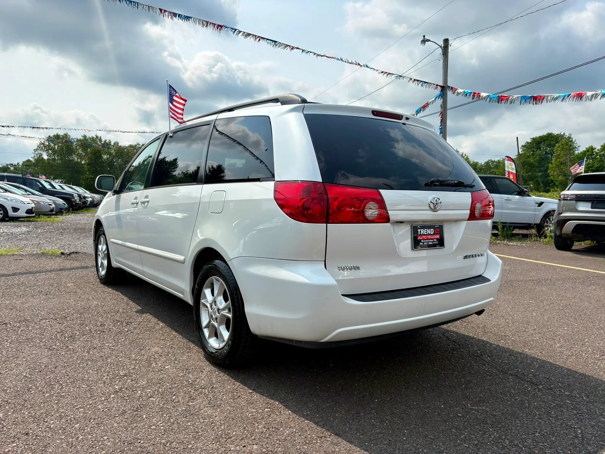 Used 2006 Toyota Sienna XLE w/ XLE Pkg 8 FWD image 3