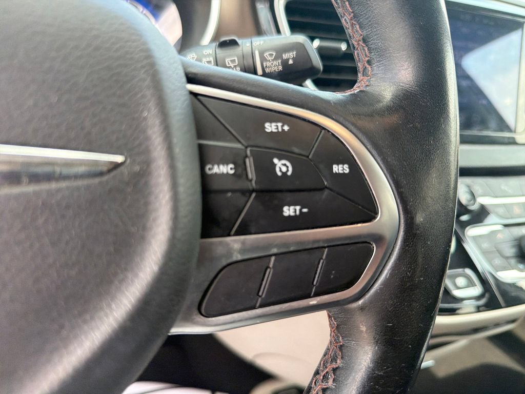 Used 2017 Chrysler Pacifica Touring-L Plus FWD image 26