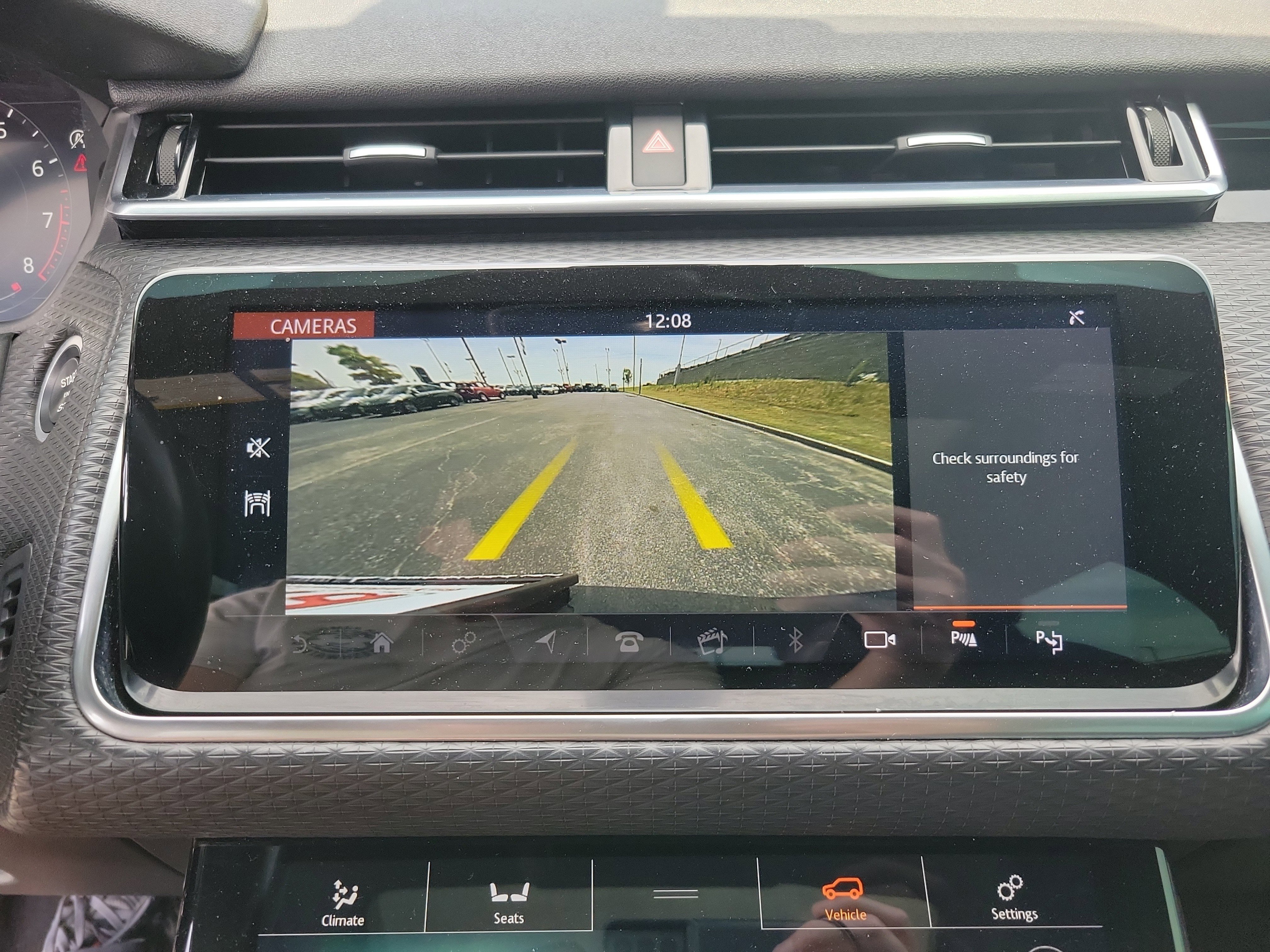 Used 2019 Land Rover Range Rover Velar R-Dynamic SE image 13