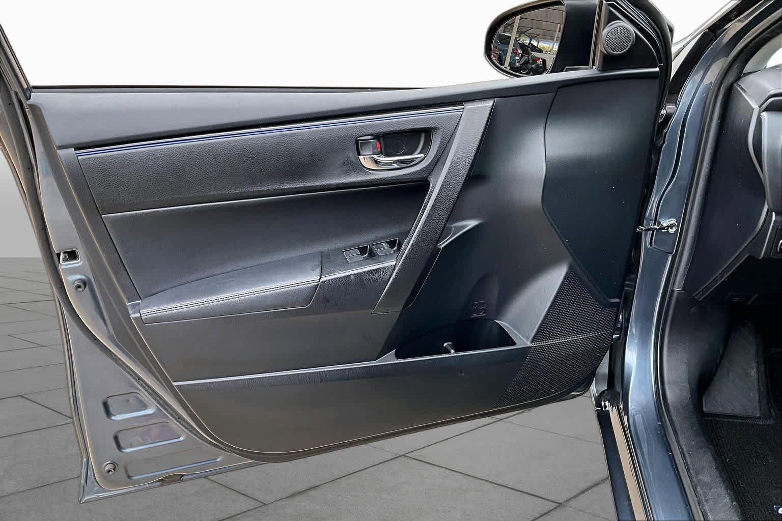 Used 2018 Toyota Corolla SE FWD image 24