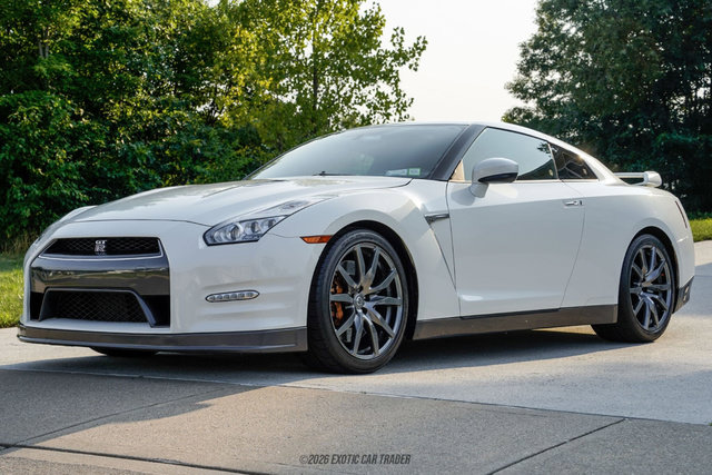 Used 2016 Nissan GT-R Premium AWD/4WD image 14