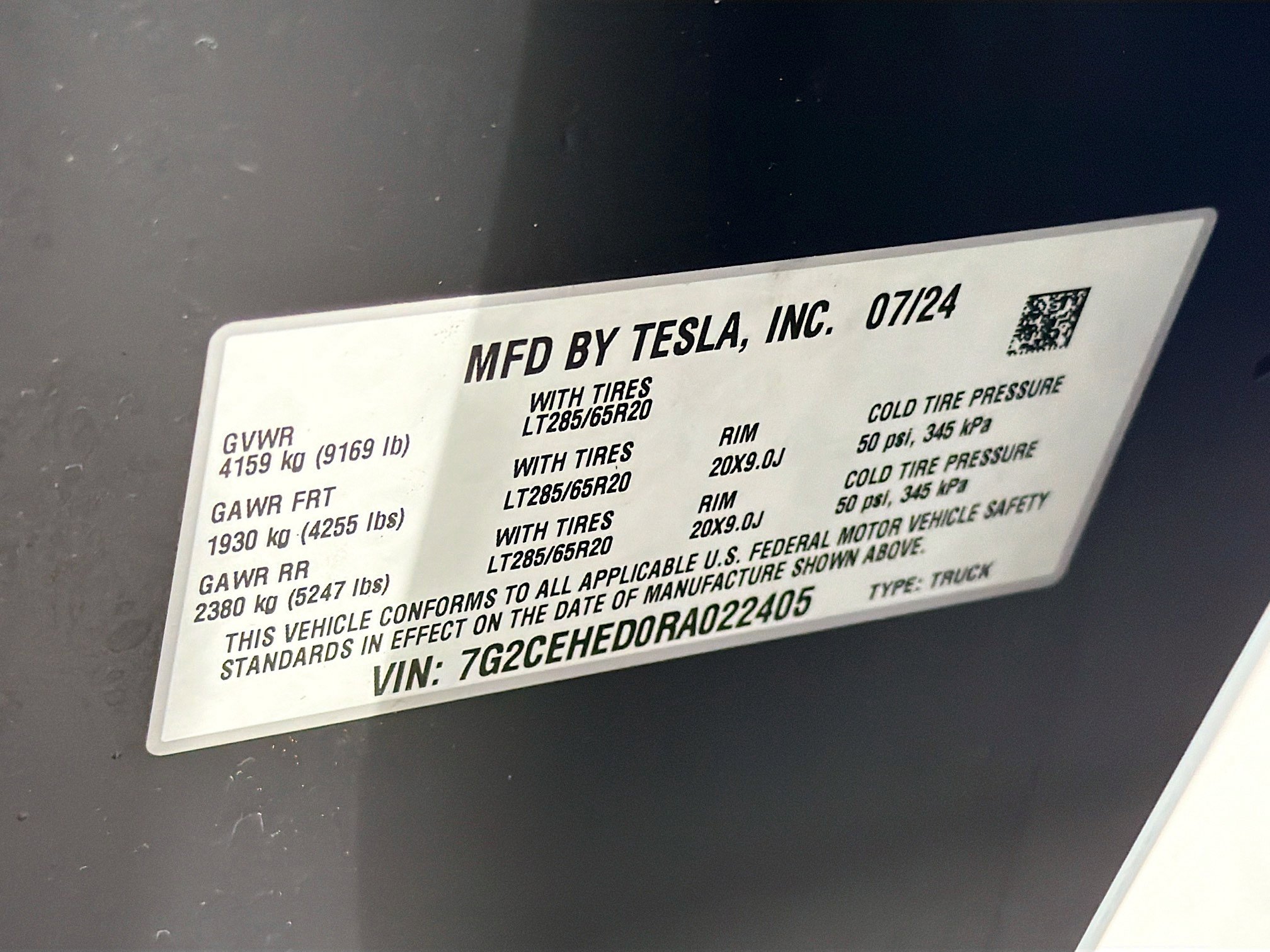 Used 2024 Tesla Cybertruck AWD Crew Cab image 39