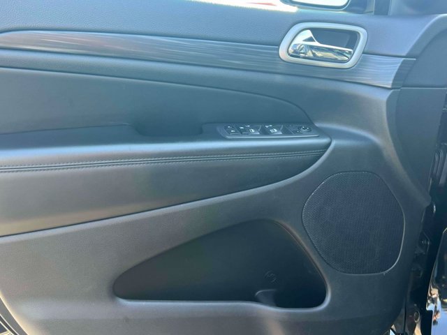 Used 2019 Jeep Grand Cherokee Altitude AWD/4WD image 21