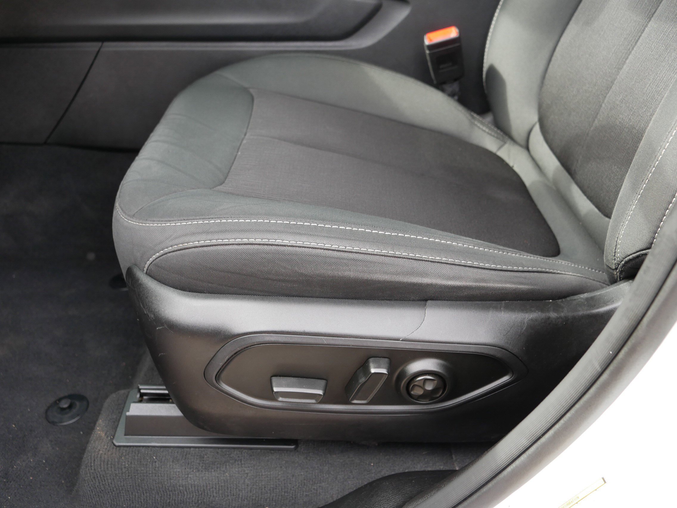 Used 2023 Jeep Grand Cherokee Laredo image 20