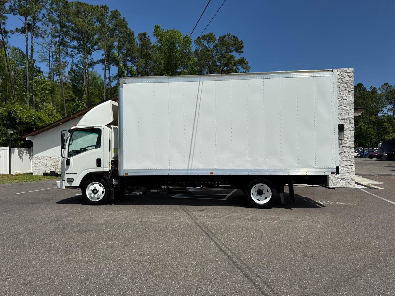 Used 2019 Isuzu NPR RWD image 2
