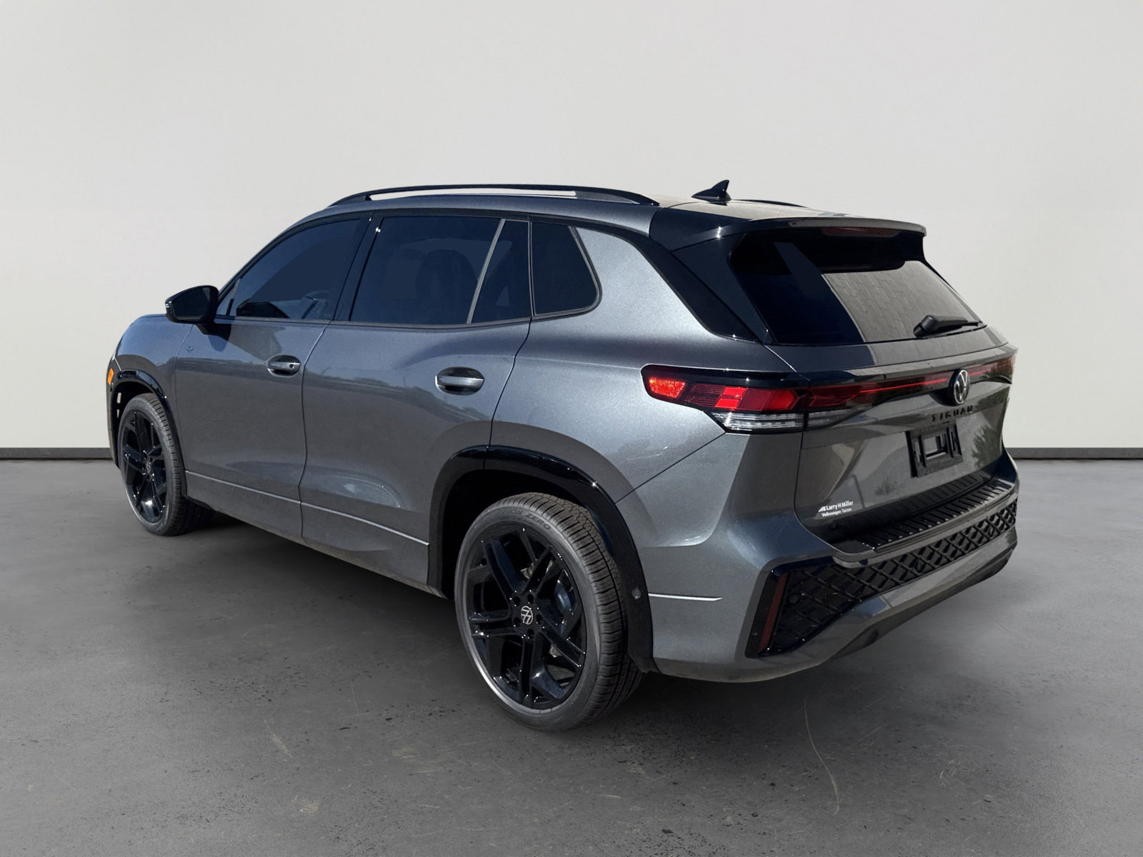 New 2026 Volkswagen Tiguan SE R-Line image 4