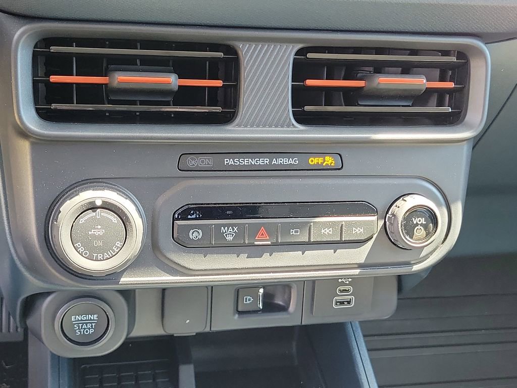 Used 2025 Ford Maverick Lariat image 33